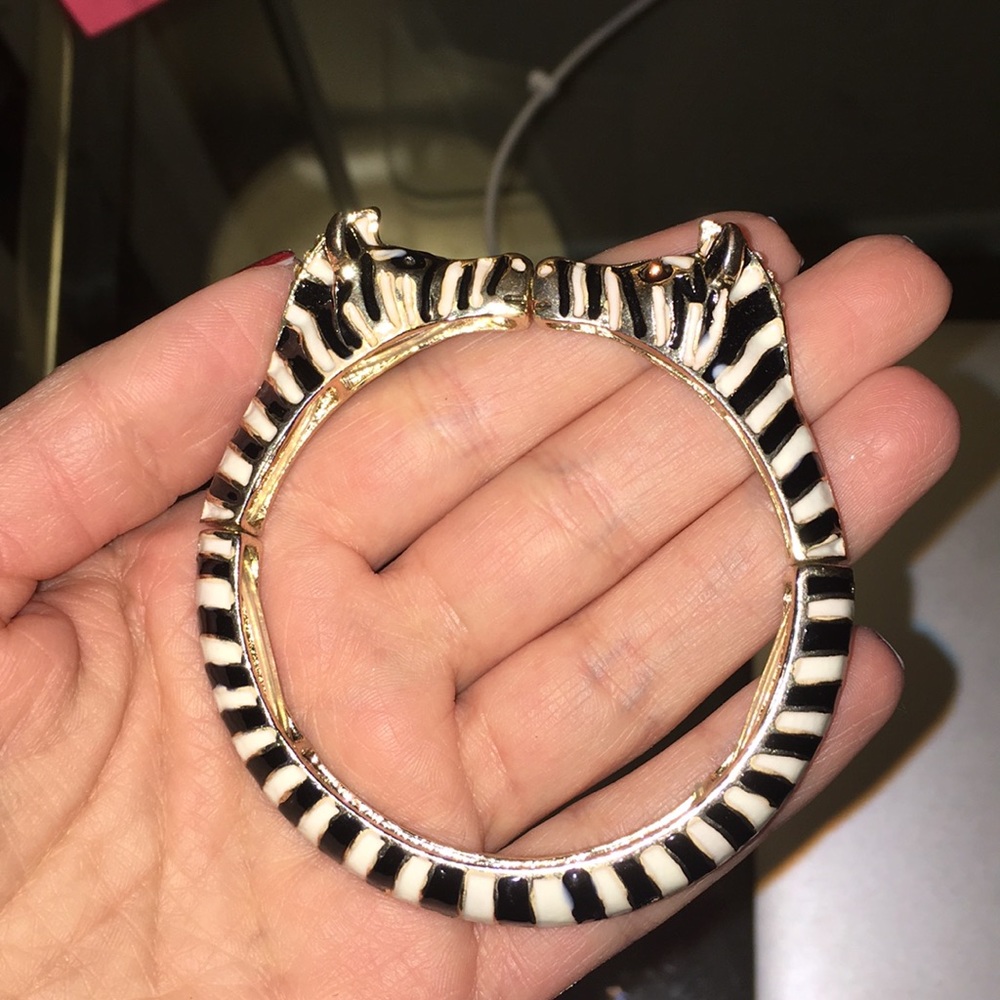 Gorgeous zebra bangle! 9.5 in circumference
